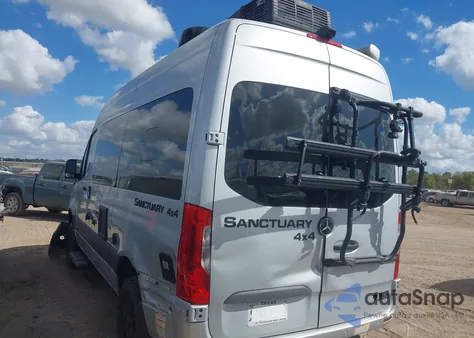 2022 Mercedes-Benz Sprinter 2500 Standard Roof V6 z USA, uszkodzony, nr VIN W1X4EBVY6NP467872